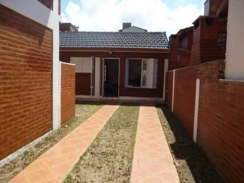 Excelente propiedad a cuadras del mar - Ubicada a 4 cuadras de la playa - Casa/Chalet en La Lucila del Mar
