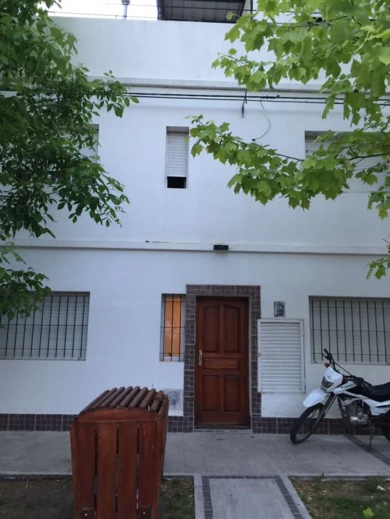 Depto amplio de 2 ambientes en zona residencial - A 3 cuadras el mar y 3 de la peatonal - Departamento en Miramar