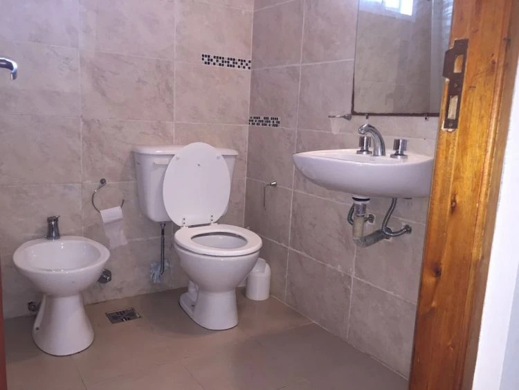 Depto amplio de 2 ambientes en zona residencial - A 3 cuadras el mar y 3 de la peatonal - Departamento en Miramar