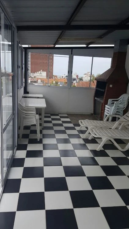 Depto amplio de 2 ambientes en zona residencial - A 3 cuadras el mar y 3 de la peatonal - Departamento en Miramar