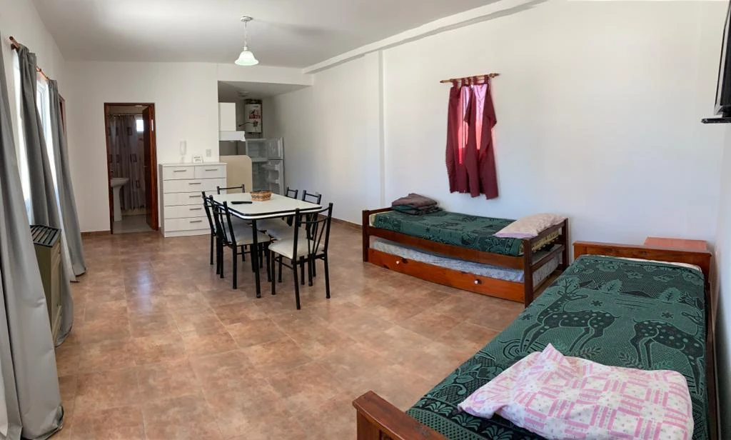 Depto amplio de 2 ambientes en zona residencial - A 3 cuadras el mar y 3 de la peatonal - Departamento en Miramar