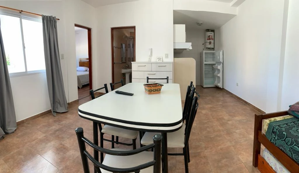 Depto amplio de 2 ambientes en zona residencial - A 3 cuadras el mar y 3 de la peatonal - Departamento en Miramar