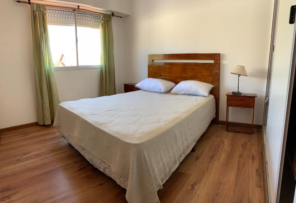 Depto amplio de 2 ambientes en zona residencial - A 3 cuadras el mar y 3 de la peatonal - Departamento en Miramar