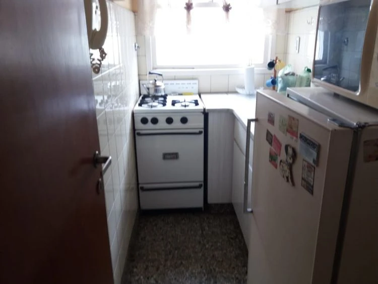 1 ambiente muy bien ubicado - A 1 cuadra de Pza Colón, a 3 de la playa y a 5 del casino.  - Departamento en Mar del Plata