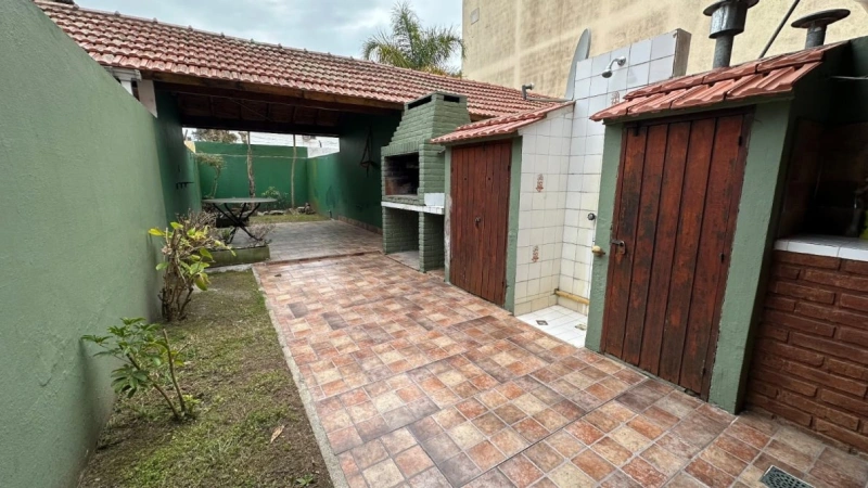 HERMOSO TRIPLEX CERCA DEL MAR, CON TODOS LOS SERVICIOS. - TRIPLEX CON TRES DORMITORIOS, DOS BAÑOS Y ESPECTACULAR QUINCHO CON PARRILLA Y LAVADERO!! - Dúplex/Tríplex en San Bernardo