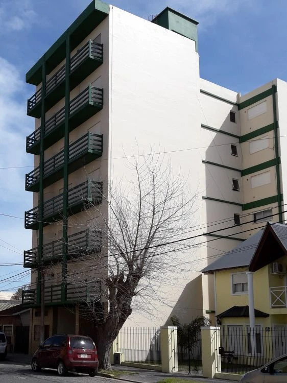 DEPARTAMENTO 2 AMBIENTES - CENTRICO. - Ubicado a 2 cuadras de la playa y a 3 de la avenida Libertador - 3º piso, con ascensor - Departamento en Mar de Ajó