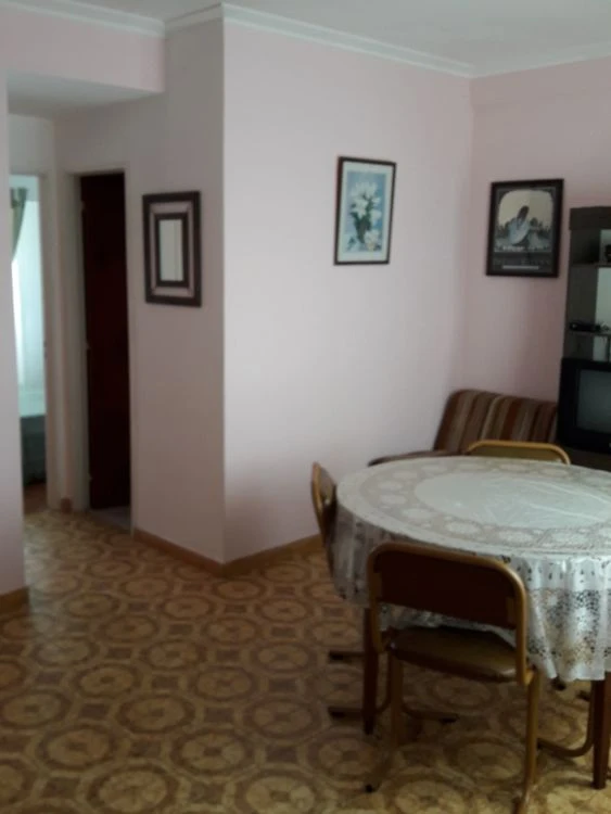 DEPARTAMENTO 2 AMBIENTES - CENTRICO. - Ubicado a 2 cuadras de la playa y a 3 de la avenida Libertador - 3º piso, con ascensor - Departamento en Mar de Ajó