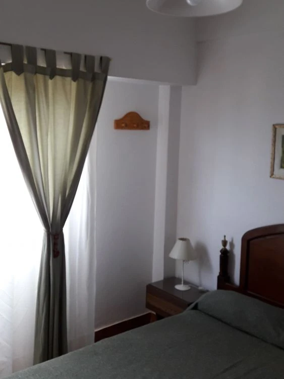 DEPARTAMENTO 2 AMBIENTES - CENTRICO. - Ubicado a 2 cuadras de la playa y a 3 de la avenida Libertador - 3º piso, con ascensor - Departamento en Mar de Ajó