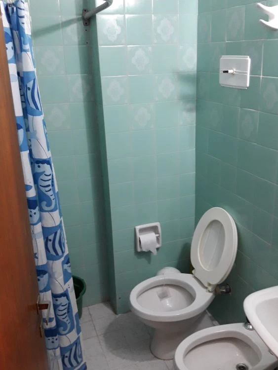 DEPARTAMENTO 2 AMBIENTES - CENTRICO. - Ubicado a 2 cuadras de la playa y a 3 de la avenida Libertador - 3º piso, con ascensor - Departamento en Mar de Ajó