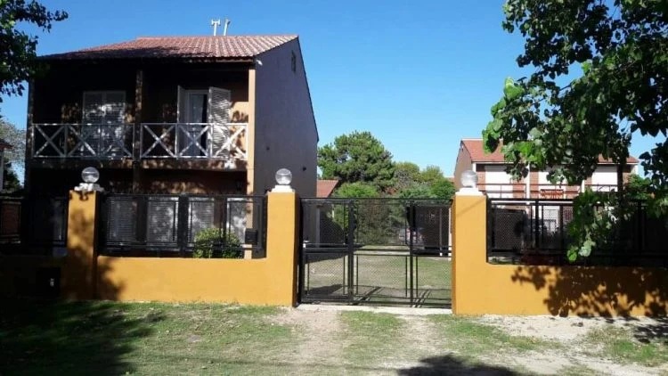 Departamento en Complejo Mares - 2 Ambientes - A 300 mts del Mar, a 200 mts de un pequeño centro comercial y a 900 mts de la Avenida San Bernanrdo - Cabaña en San Bernardo