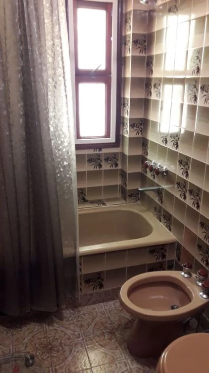 EXCELENTE DEPARTAMENTO EN MIRAMAR PARA 4 o 6 PERSONAS - TRES AMBIENTES CON 2 BALCONES A LA CALLE - Departamento en Miramar