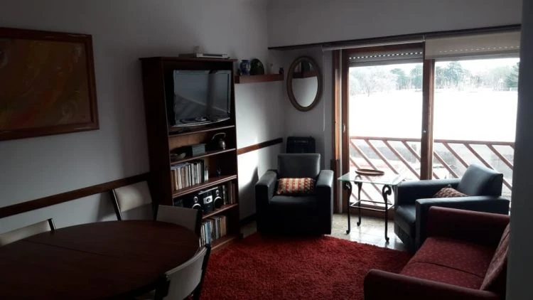EXCELENTE DEPARTAMENTO EN MIRAMAR PARA 4 o 6 PERSONAS - TRES AMBIENTES CON 2 BALCONES A LA CALLE - Departamento en Miramar