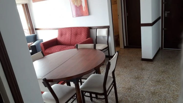 EXCELENTE DEPARTAMENTO EN MIRAMAR PARA 4 o 6 PERSONAS - TRES AMBIENTES CON 2 BALCONES A LA CALLE - Departamento en Miramar