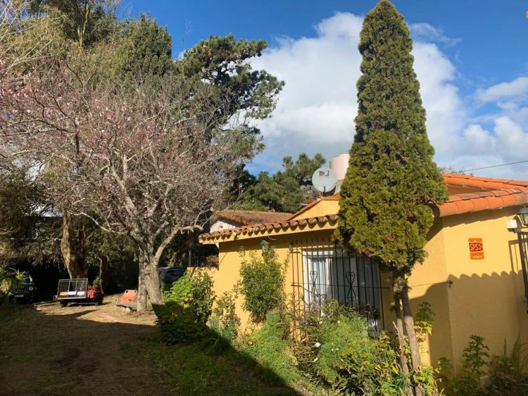 Casa de Playa para la familia - Ubicación excelente y a dos cuadras de la playa. Aire libre y parque - Cochera en La Lucila del Mar