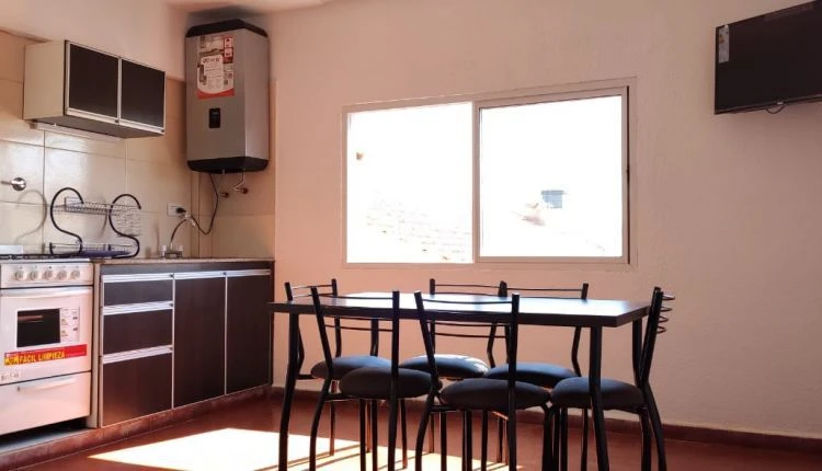 Frente Al Mar en La Lucila - A mtrs. de la playa y a 100 mtrs. del centro. WiFi, netflix, cable - Departamento en La Lucila del Mar