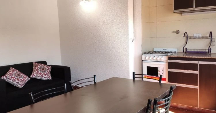 Frente Al Mar en La Lucila - A mtrs. de la playa y a 100 mtrs. del centro. WiFi, netflix, cable - Departamento en La Lucila del Mar