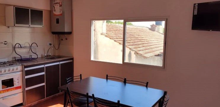 Frente Al Mar en La Lucila - A mtrs. de la playa y a 100 mtrs. del centro. WiFi, netflix, cable - Departamento en La Lucila del Mar