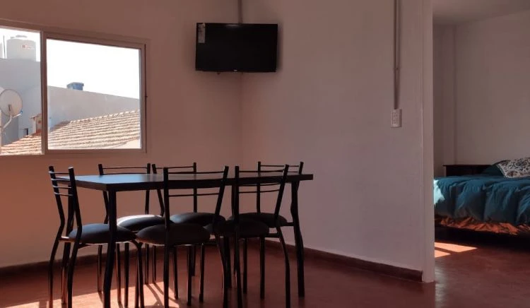 Frente Al Mar en La Lucila - A mtrs. de la playa y a 100 mtrs. del centro. WiFi, netflix, cable - Departamento en La Lucila del Mar