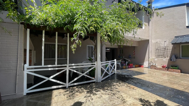 Complejo Arcoiris - Muy Luminoso - Cochera - Ubicado a 1 cuadra de la playa y a 2 cuadras del centro comercial - Departamento en Mar de Ajó