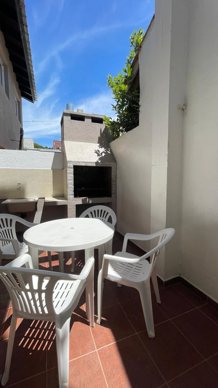 Complejo Arcoiris - Muy Luminoso - Cochera - Ubicado a 1 cuadra de la playa y a 2 cuadras del centro comercial - Departamento en Mar de Ajó