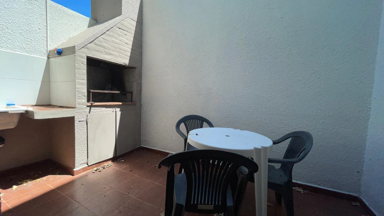 Complejo Arcoiris - Muy Luminoso - Cochera - Ubicado a 1 cuadra de la playa y a 2 cuadras del centro comercial - Departamento en Mar de Ajó