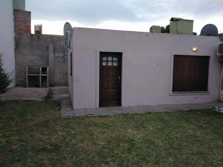Casa a pasos de la playa - mucha tranquilidad - Casa/Chalet en Necochea