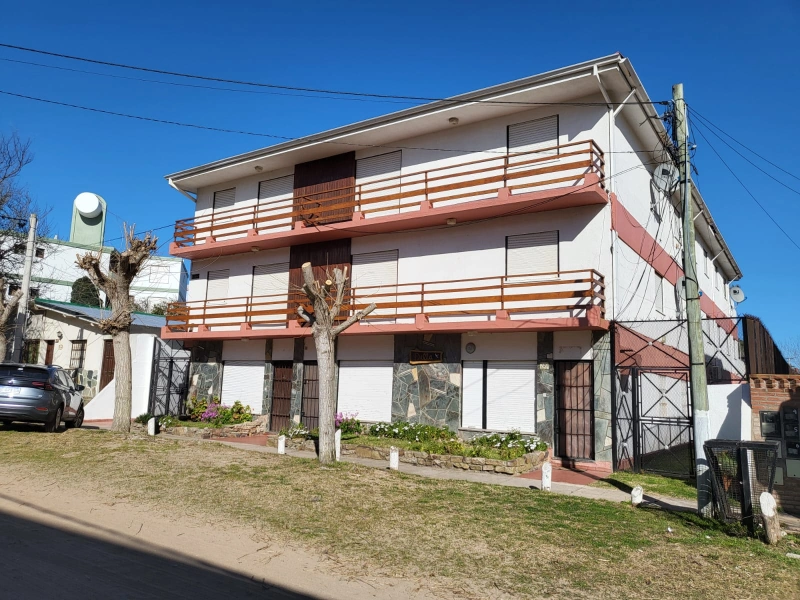 Complejo de departamentos DELLA - A 2 cuadras del mar 🌊 ,12 de la peatonal nueva y a 2 de la peatonal vieja. - Departamento en Villa Gesell