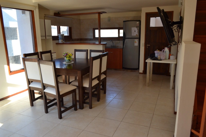 Duplex para 6 personas, amplia terraza, patio con parrilla, tv, cochera, rejas - Cerca del centro y de la playa, zona residencial sin edificios, gran terraza para comer al sol - Dúplex/Tríplex en San Bernardo