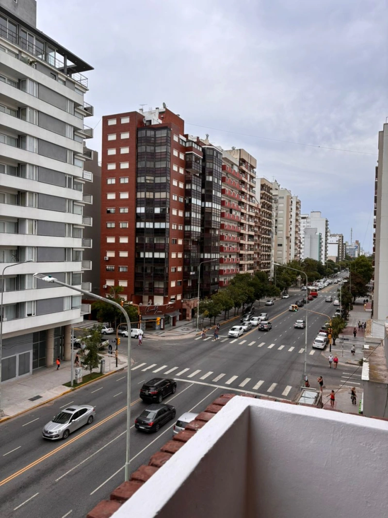 depto 3 ambientes zona, La Perla. Dos cuadras de la playa - Cálido depto para llegar a todos lados caminando - Departamento en Mar del Plata
