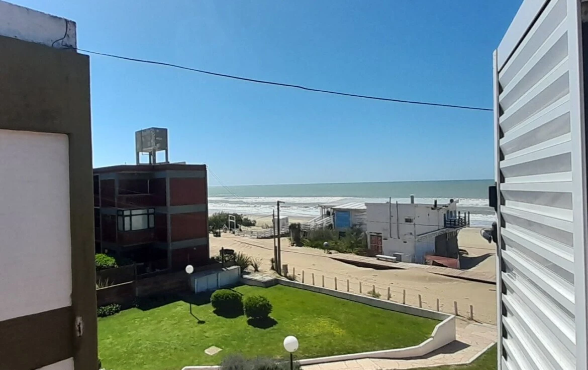 Luminoso departamento con Vista al Mar - Al frente con espectacular vista al mar. - Departamento en Villa Gesell