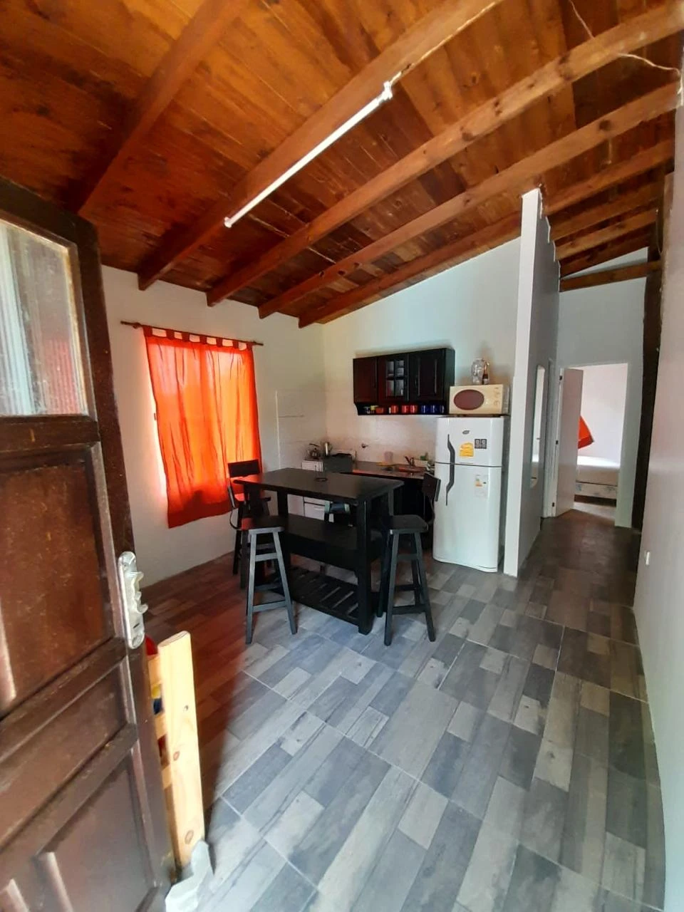 Hermosos departamento en Planta alta al fondo - A seis cuadras de la playa y a 10 del centro comercial - Barrio residencial San Rafael. - Departamento en Mar de Ajó
