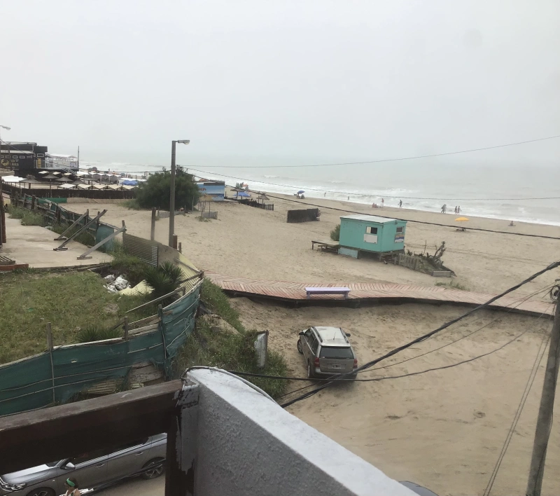 Depto. frente al mar en pleno centro - Aceptamos mascotas limpias y educadas. - Departamento en Villa Gesell