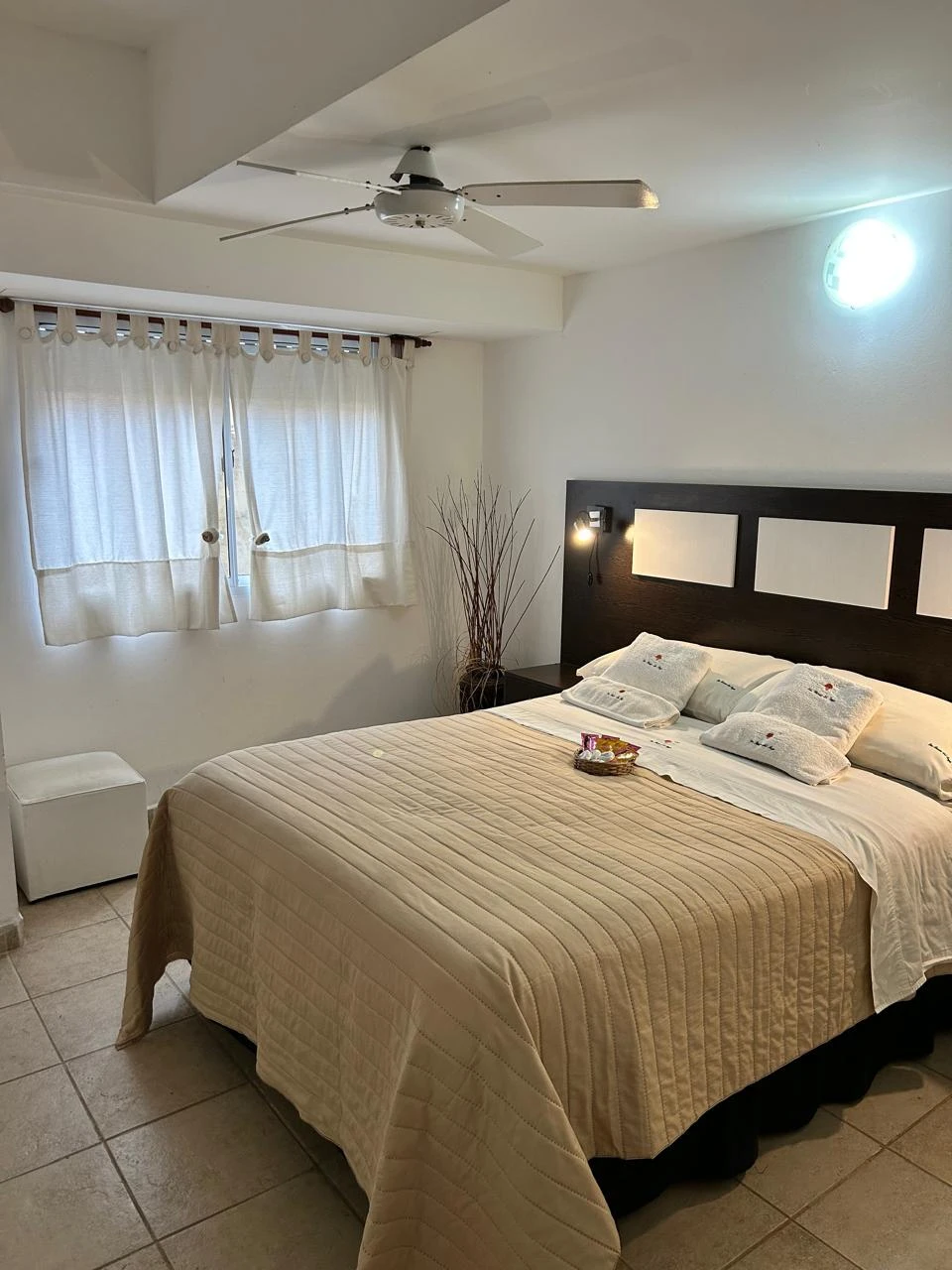 Confort y Relax en Las Brisas del Tuyú. Departamentos únicos - Estamos ubicados a 120 mts de la Peatonal y 200 mts del Mar. - Departamento en San Clemente