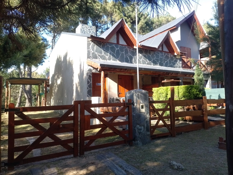 Alquilo duplex o triplex para 4 u 6 y 8 personas - Muy cómodo luminoso y rodeado de naturaleza a 3 cuadras de Roldán y 150 mts de la playa - Dúplex/Tríplex en Nueva Atlantis