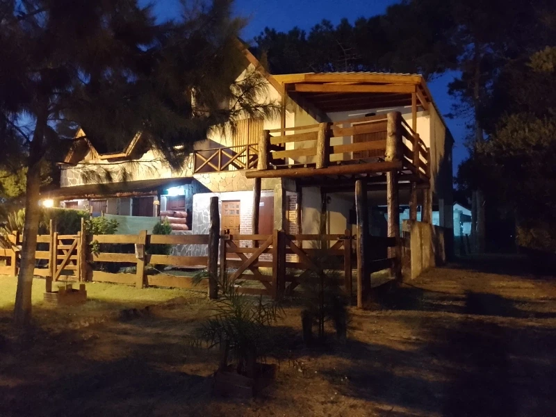 Alquilo casa  o triplex para 6 y 8 personas - Muy cómodo luminoso y rodeado de naturaleza a 3 cuadras de Roldán y 150 mts de la playa - Dúplex/Tríplex en Nueva Atlantis