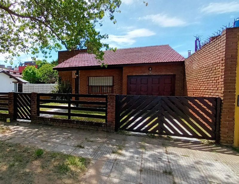 CHALET: amplio, funcional y luminoso. -  - Casa/Chalet en Costa Azul