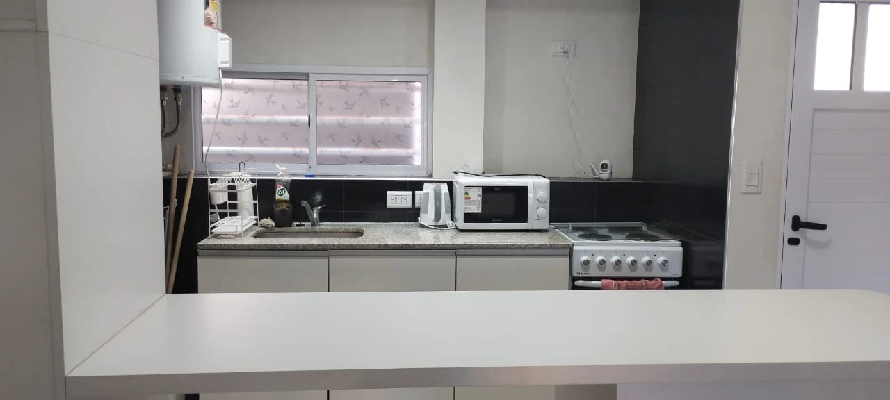 Departamento 3 ambientes sobre Av.Chiozza - A una cuadra de la playa, totalmente equipado hasta 6 personas - Departamento en San Bernardo