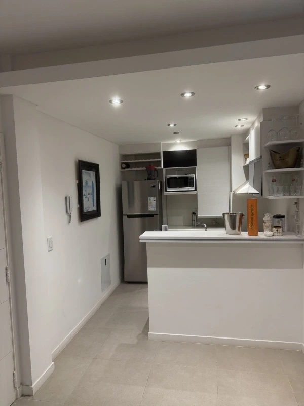 Dpto vista al bosque - edificio de categoría - luminoso, impecable. Con sala de juegos, cine, solarium, 2 piscinas y parrilla. - Departamento en Pinamar