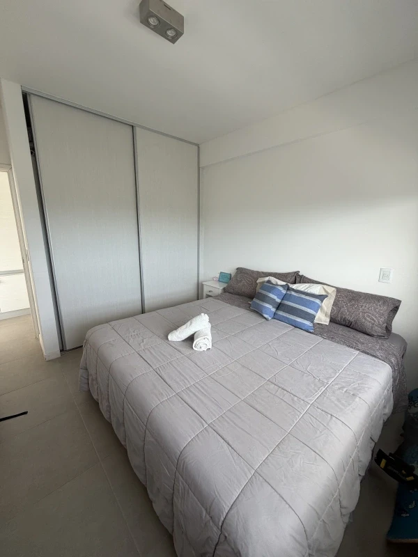 Dpto vista al bosque - edificio de categoría - luminoso, impecable. Con sala de juegos, cine, solarium, 2 piscinas y parrilla. - Departamento en Pinamar