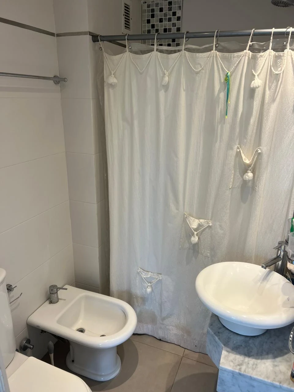 Dpto vista al bosque - edificio de categoría - luminoso, impecable. Con sala de juegos, cine, solarium, 2 piscinas y parrilla. - Departamento en Pinamar