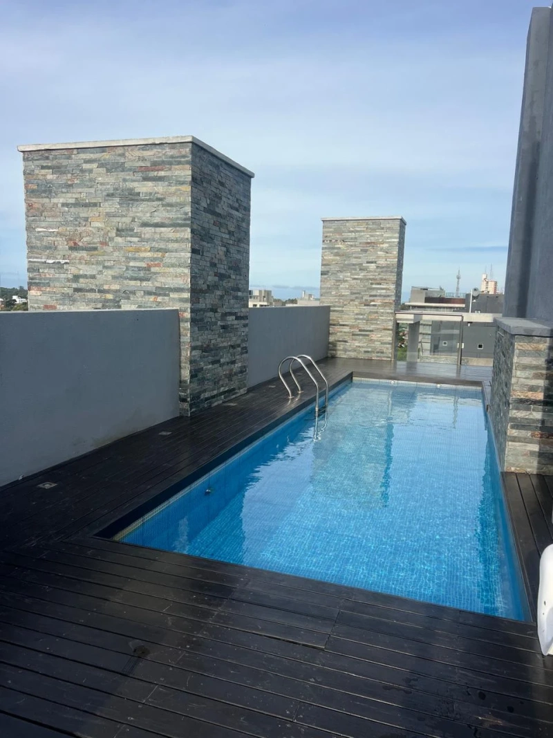 Dpto vista al bosque - edificio de categoría - luminoso, impecable. Con sala de juegos, cine, solarium, 2 piscinas y parrilla. - Departamento en Pinamar