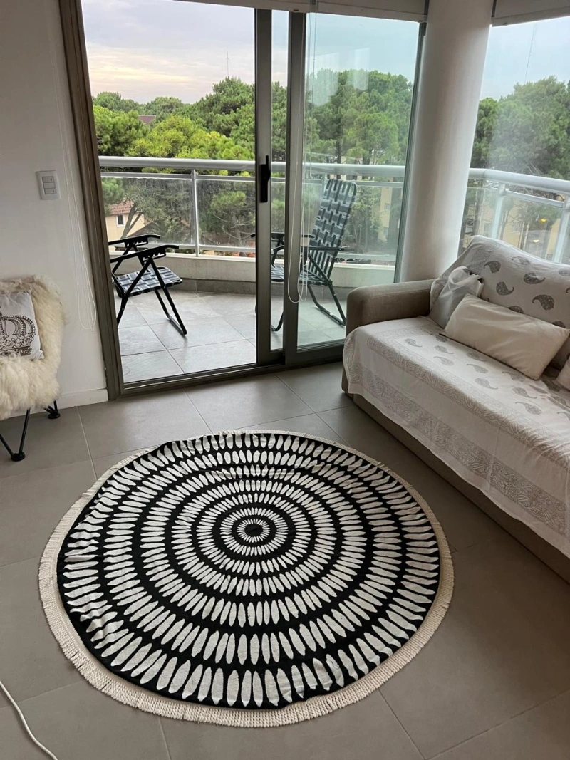 Dpto vista al bosque - edificio de categoría - luminoso, impecable. Con sala de juegos, cine, solarium, 2 piscinas y parrilla. - Departamento en Pinamar