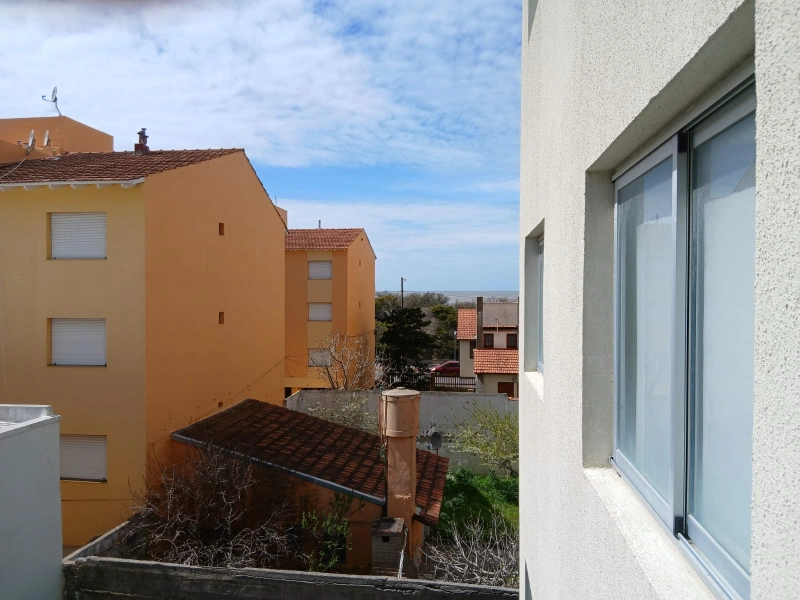 Coqueto depto a 50 mts. de la playa - 2* piso, por ascensor, con vista lateral al mar!! - Departamento en San Bernardo