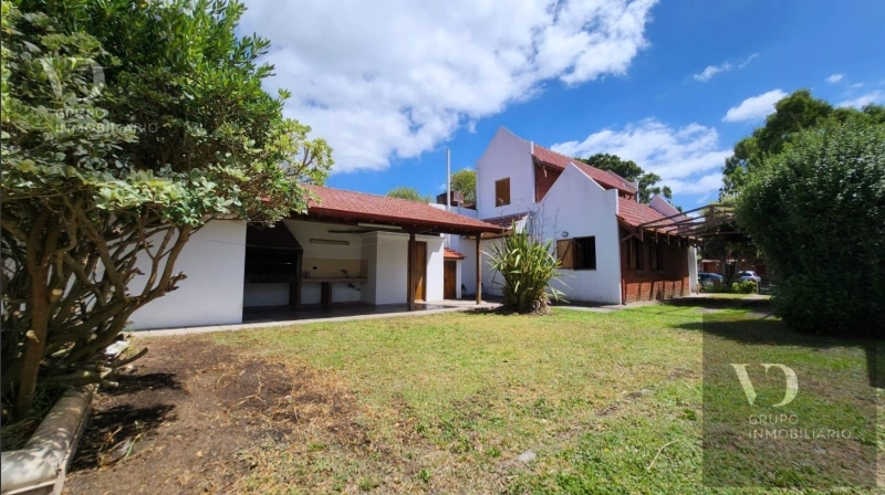 Chalet Las Rosas - A 2 cuadras del mar - Casa/Chalet en La Lucila del Mar